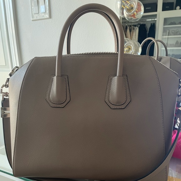 Givenchy Antigona Medium in nude - Picture 5 of 9